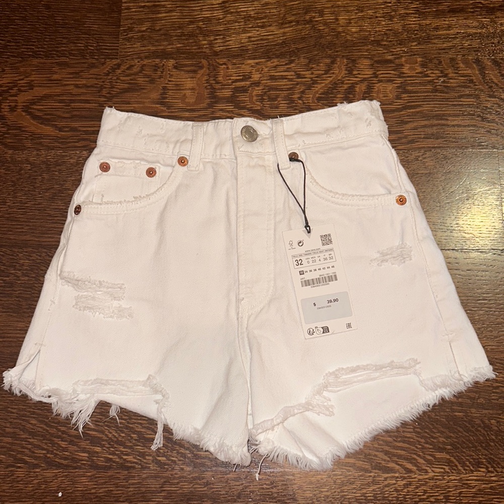 white zara jean shorts size 32